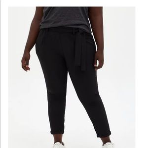 BLACK CREPE SELF TIE TAPERED PANT